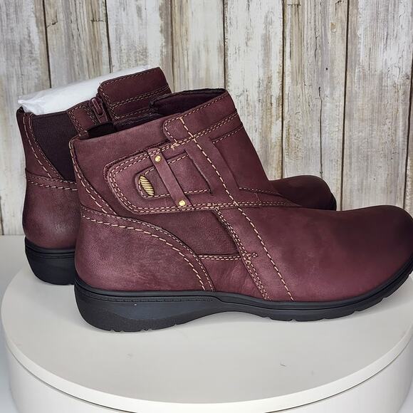 Clarks Women's Carleigh Style Wine Nubuck Ankle Boots - Size 8 W - Picture 3 of 9